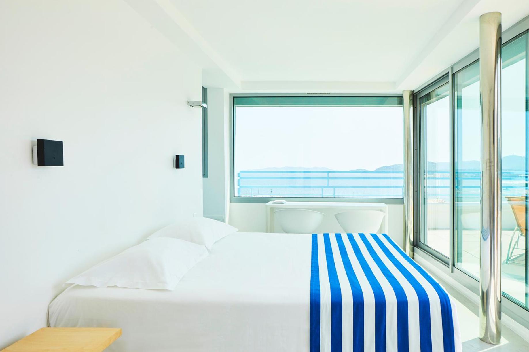Hotel California Le Lavandou Room photo