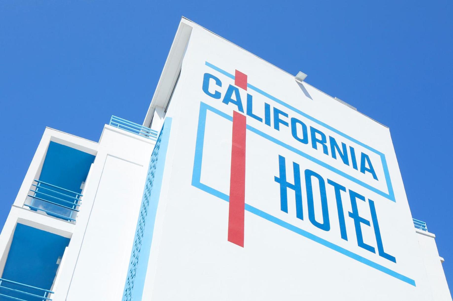 Hotel California Le Lavandou Exterior photo